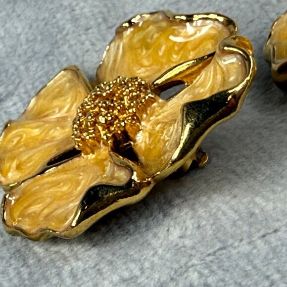 Gold-Tone Enamel Flower Clip-On Earrings Textured Centers Vintage Chunky Retro - Picture 5 of 16